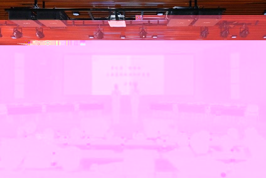 18E10
